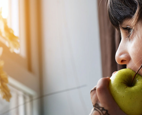 Yoga And Food: What To Eat And When